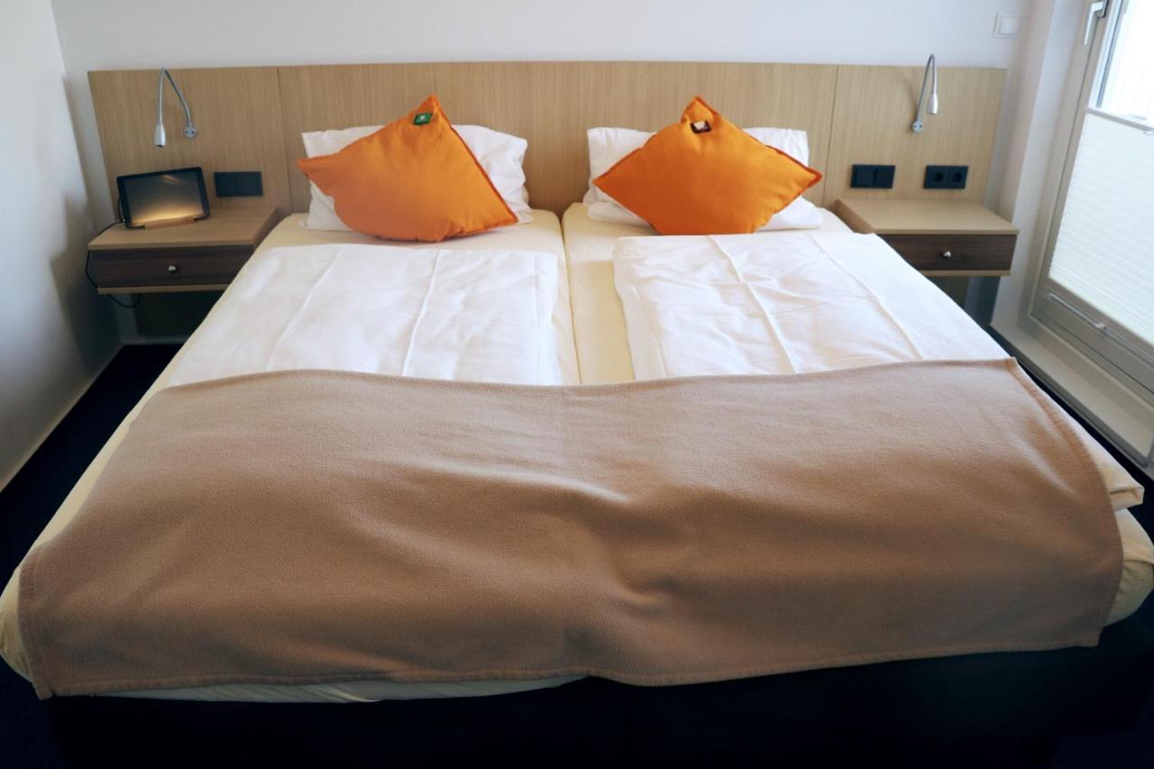 Hellmanns Hotel Bremers Bauerndiele Wiefelstede エクステリア 写真